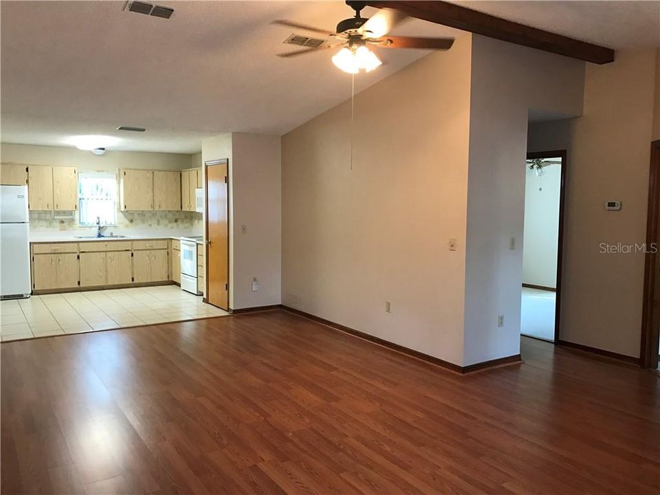 Recently Rented: $1,095 (2 beds, 2 baths, 918 Square Feet)