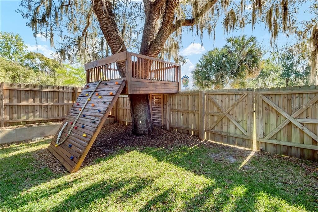 Recently Sold: $699,000 (3 beds, 2 baths, 1368 Square Feet)