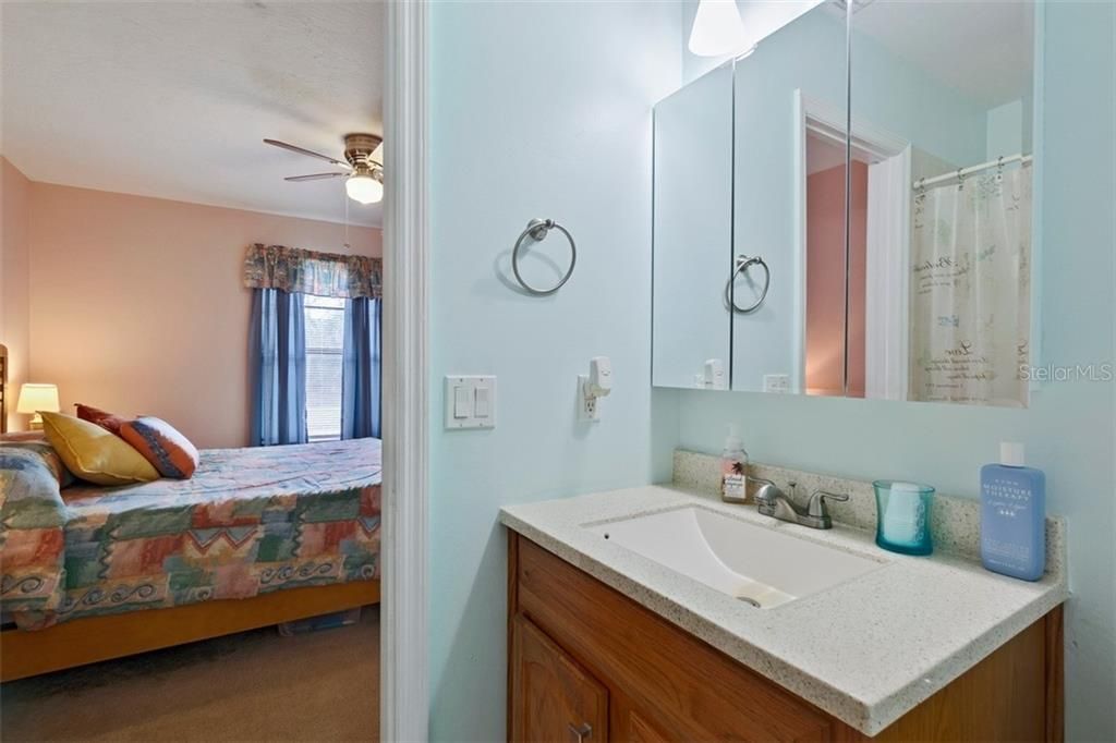 Недавно продано: $179,000 (3 спален, 2 ванн, 1040 Квадратных фут)