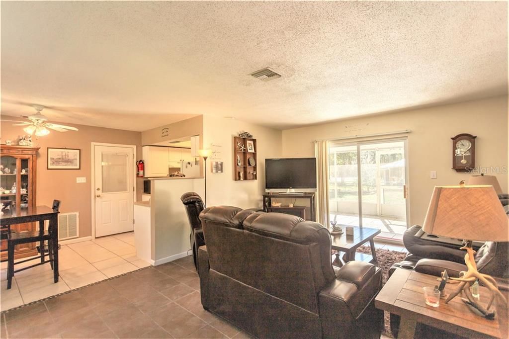 Recently Sold: $120,000 (2 beds, 1 baths, 994 Square Feet)