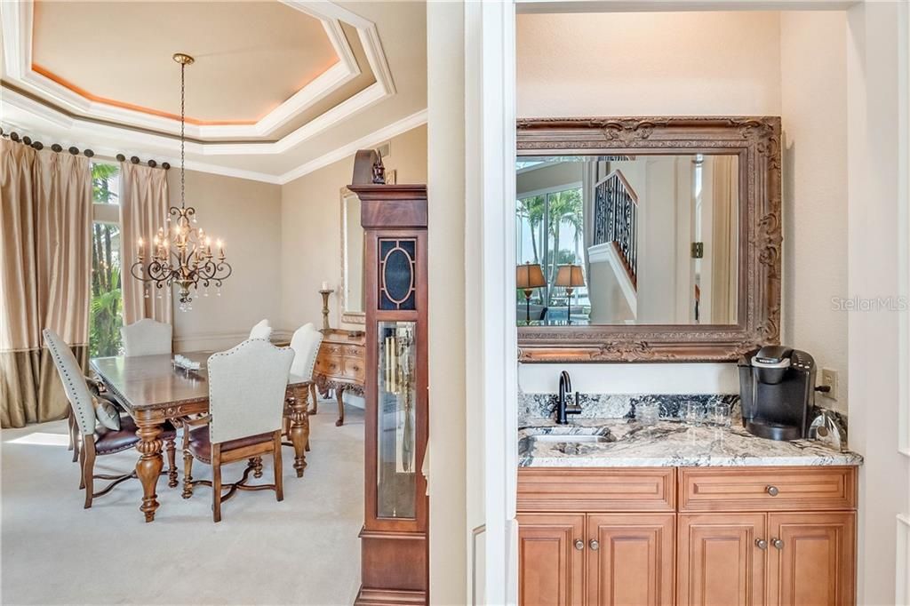 Recently Sold: $899,000 (5 beds, 4 baths, 4061 Square Feet)