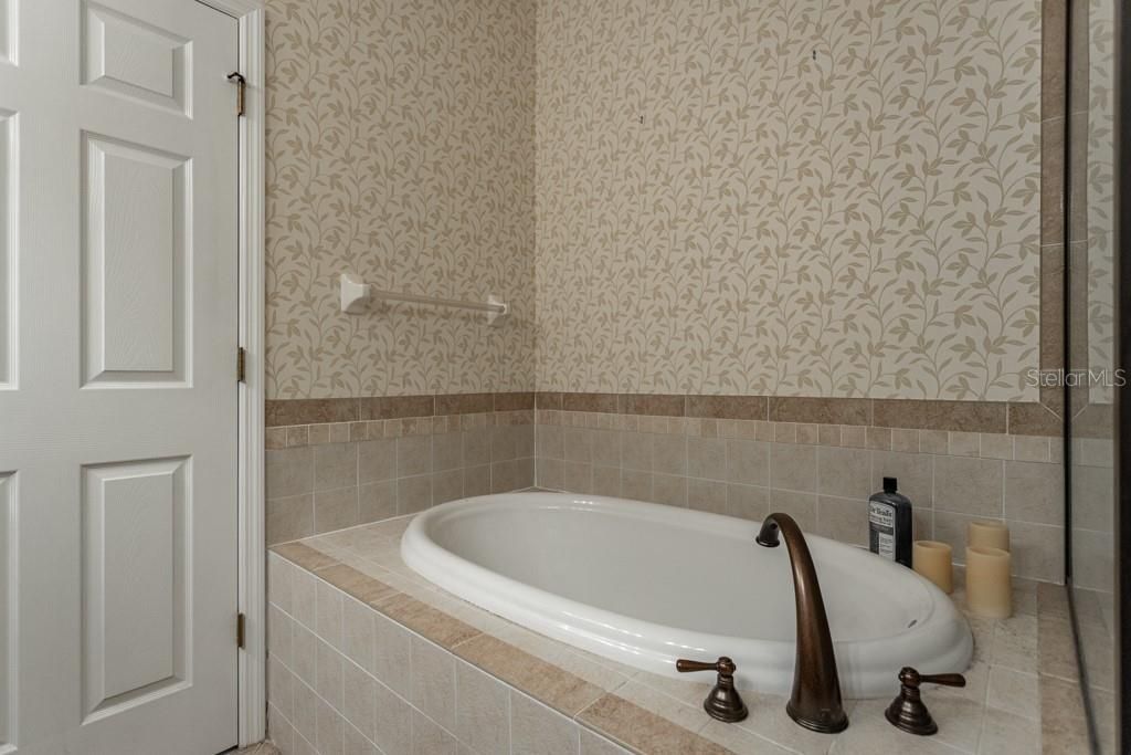 Недавно продано: $310,000 (3 спален, 2 ванн, 1933 Квадратных фут)