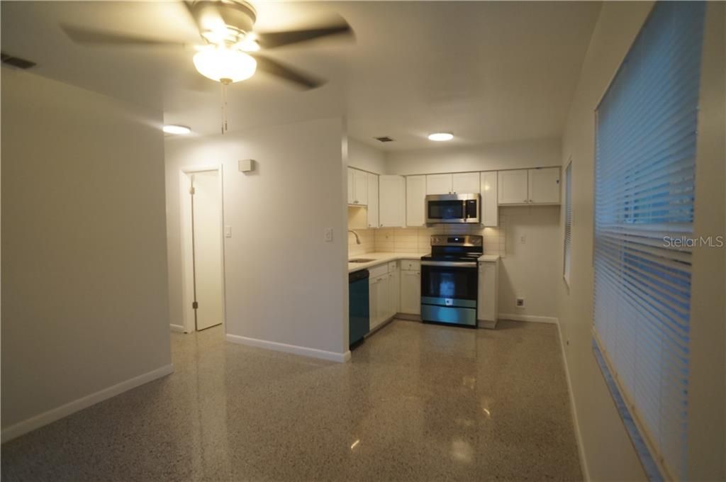 Recently Rented: $1,645 (2 beds, 1 baths, 600 Square Feet)