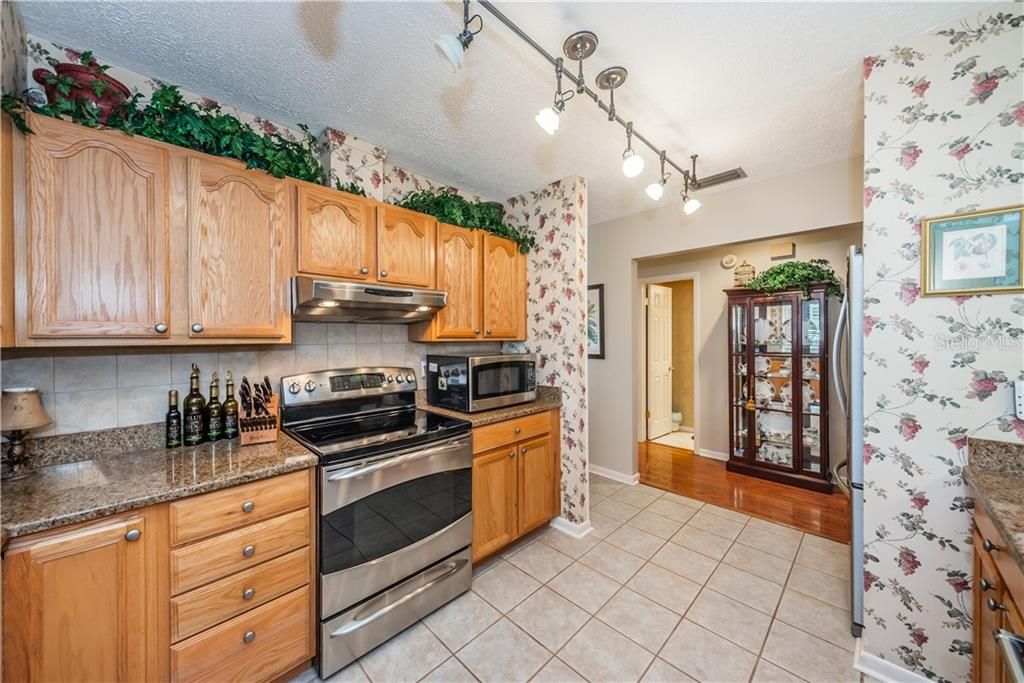 Recently Sold: $425,000 (3 beds, 2 baths, 2032 Square Feet)