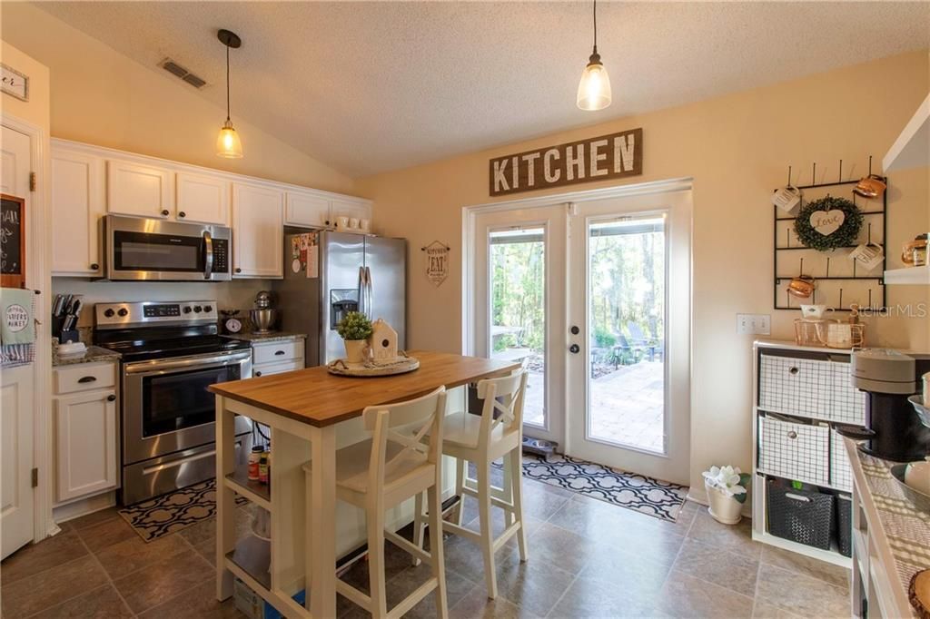 Recently Sold: $239,900 (3 beds, 2 baths, 1303 Square Feet)
