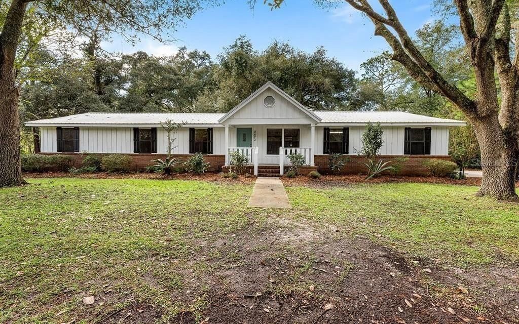 Recently Sold: $220,000 (4 beds, 2 baths, 1959 Square Feet)