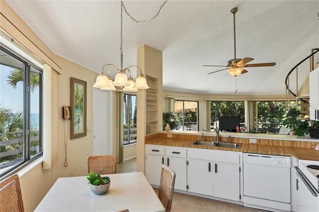 Recently Sold: $2,200,000 (2 beds, 2 baths, 1287 Square Feet)