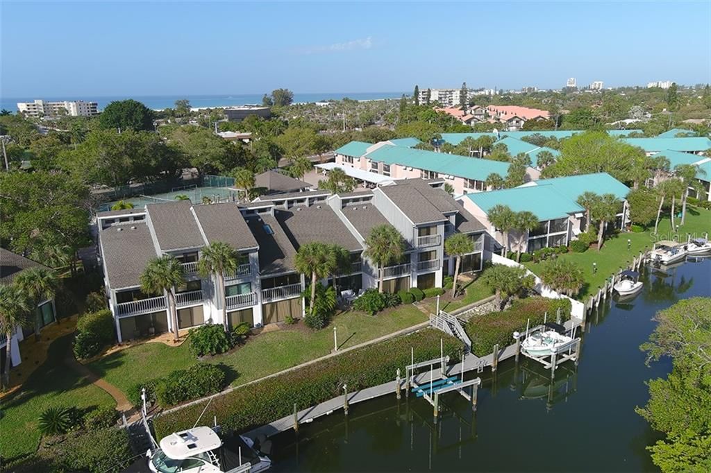 Recently Sold: $900,000 (3 beds, 3 baths, 2326 Square Feet)