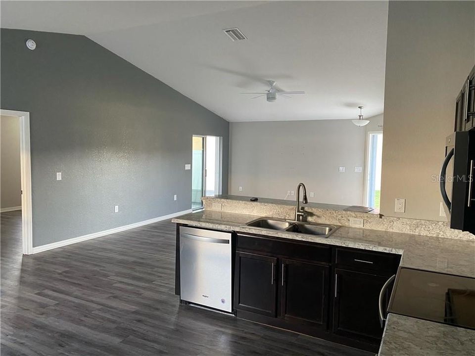 Recently Sold: $235,000 (3 beds, 2 baths, 1491 Square Feet)