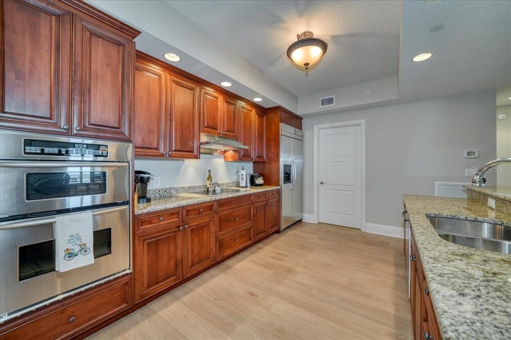 Recently Sold: $1,579,000 (2 beds, 2 baths, 1972 Square Feet)