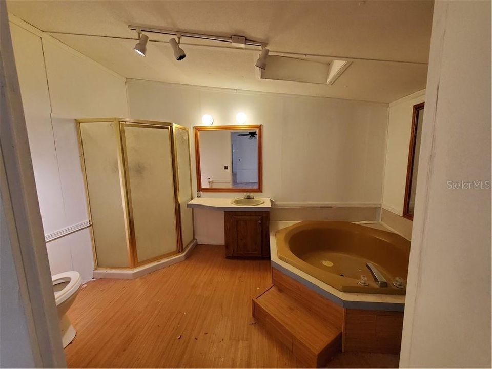 Недавно продано: $105,900 (3 спален, 2 ванн, 1856 Квадратных фут)