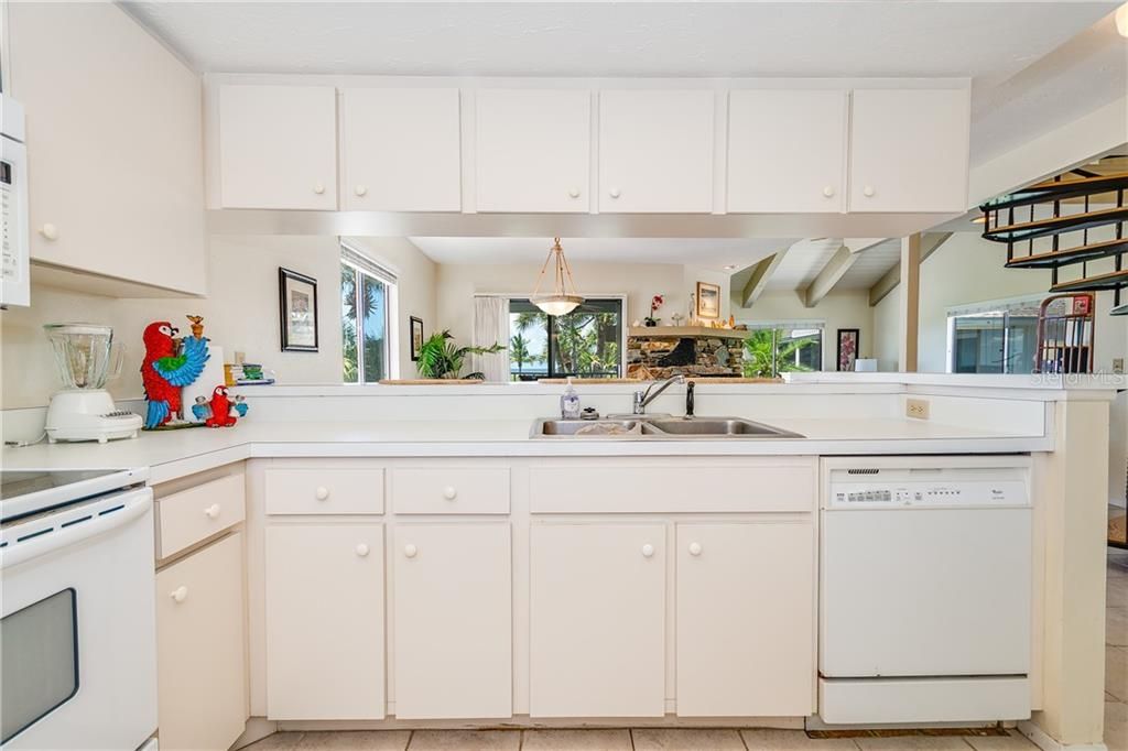 Recently Sold: $2,150,000 (3 beds, 2 baths, 1387 Square Feet)