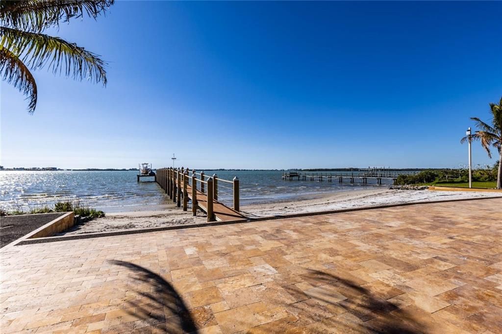 Recently Sold: $7,900,000 (4 beds, 4 baths, 10395 Square Feet)