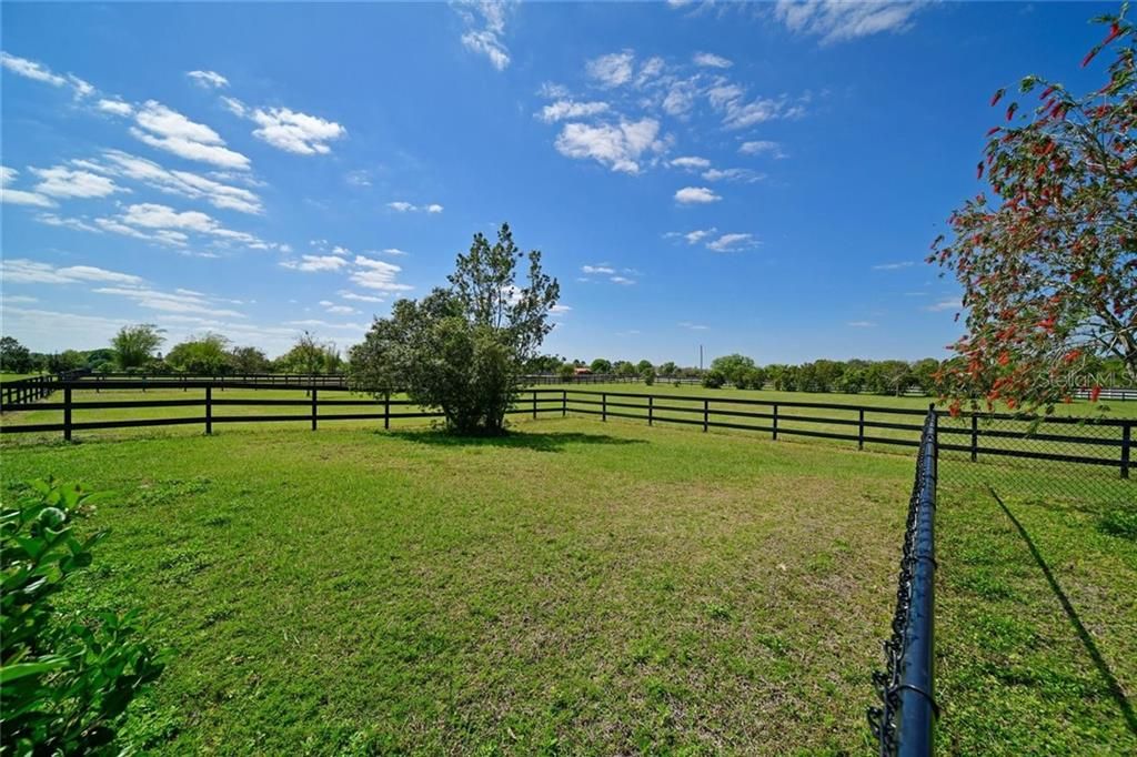 Vendido Recientemente: $899,900 (3 camas, 3 baños, 1896 Pies cuadrados)