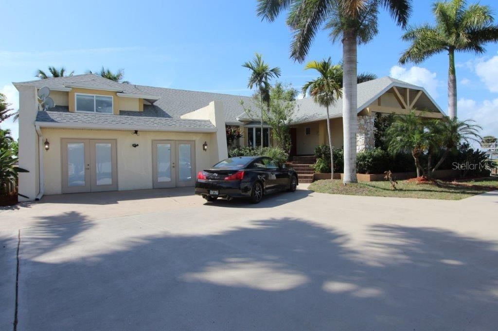 Recently Sold: $1,460,000 (4 beds, 3 baths, 4022 Square Feet)