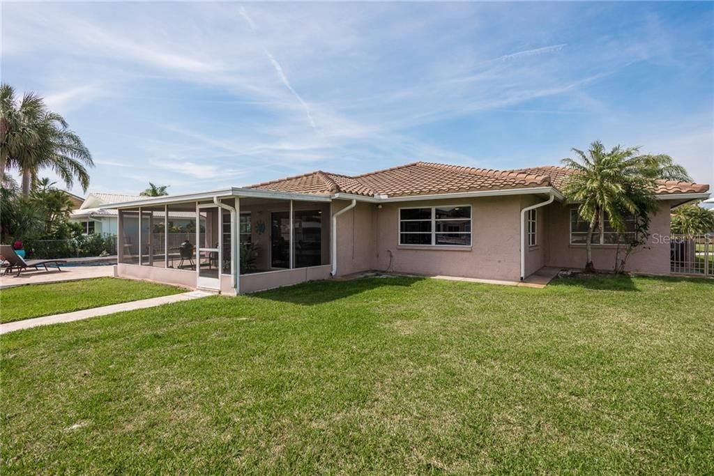Recently Sold: $629,900 (2 beds, 2 baths, 2036 Square Feet)