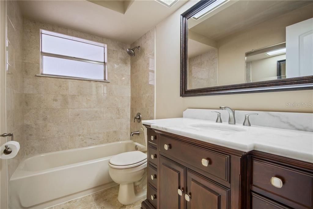 最近售出: $145,000 (3 贝兹, 2 浴室, 1347 平方英尺)