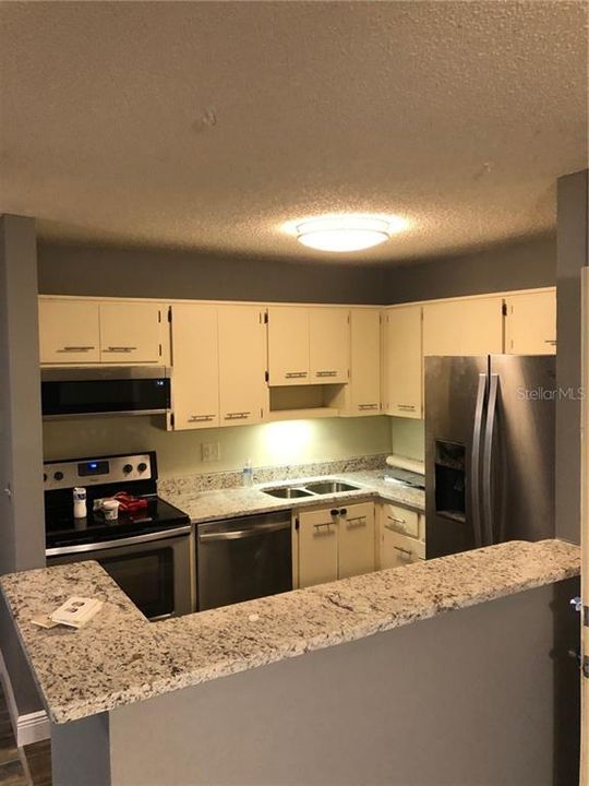 Recently Rented: $1,245 (2 beds, 1 baths, 876 Square Feet)
