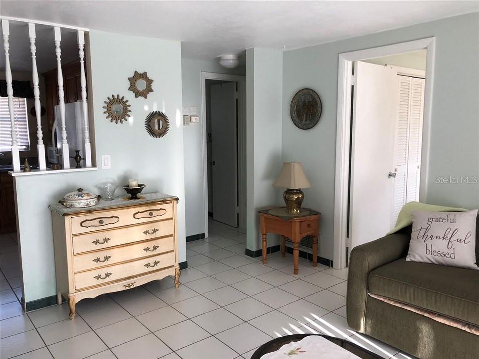 Recently Rented: $1,300 (2 beds, 1 baths, 800 Square Feet)