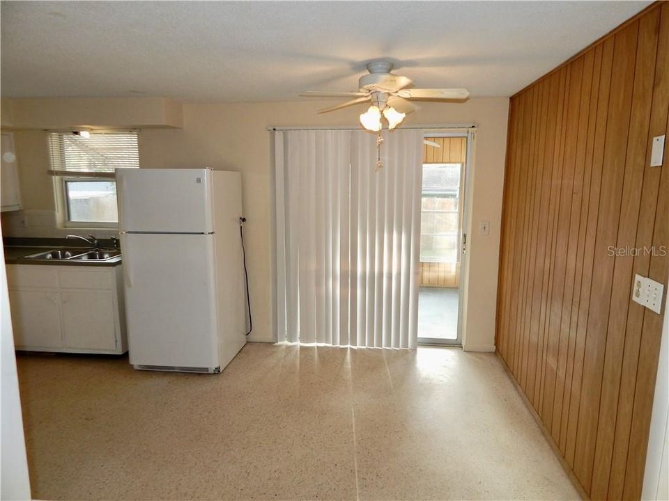 Recently Rented: $975 (2 beds, 1 baths, 1001 Square Feet)