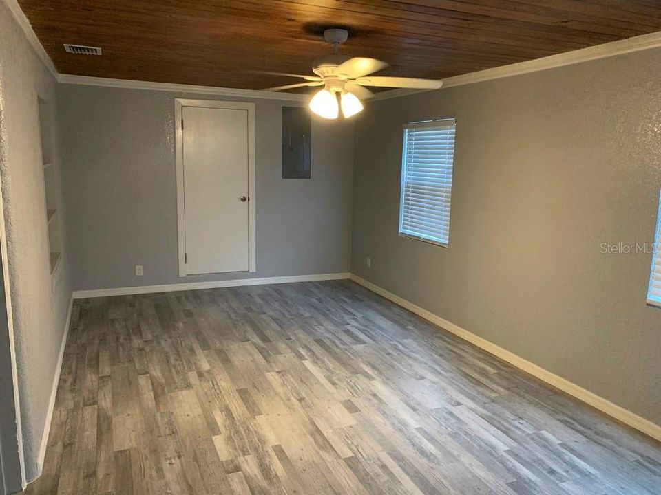 Recently Rented: $1,300 (3 beds, 2 baths, 1438 Square Feet)