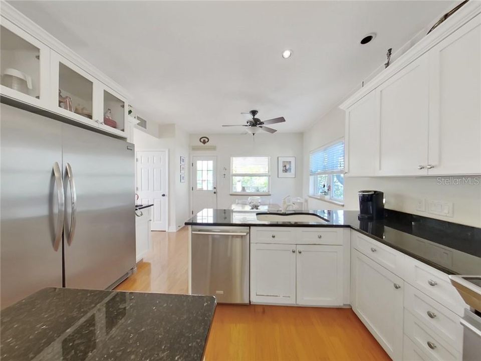 Recently Sold: $750,000 (3 beds, 2 baths, 2610 Square Feet)