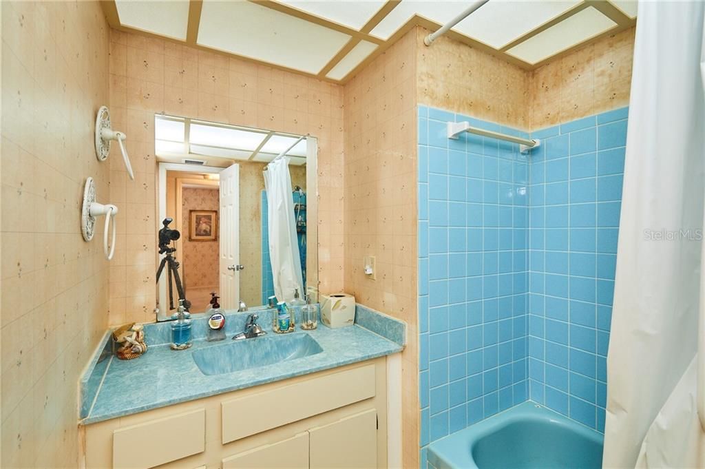 最近售出: $550,000 (3 贝兹, 2 浴室, 1956 平方英尺)