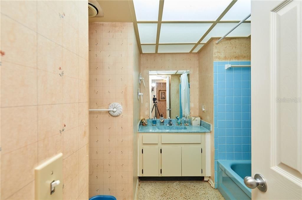 Недавно продано: $550,000 (3 спален, 2 ванн, 1956 Квадратных фут)