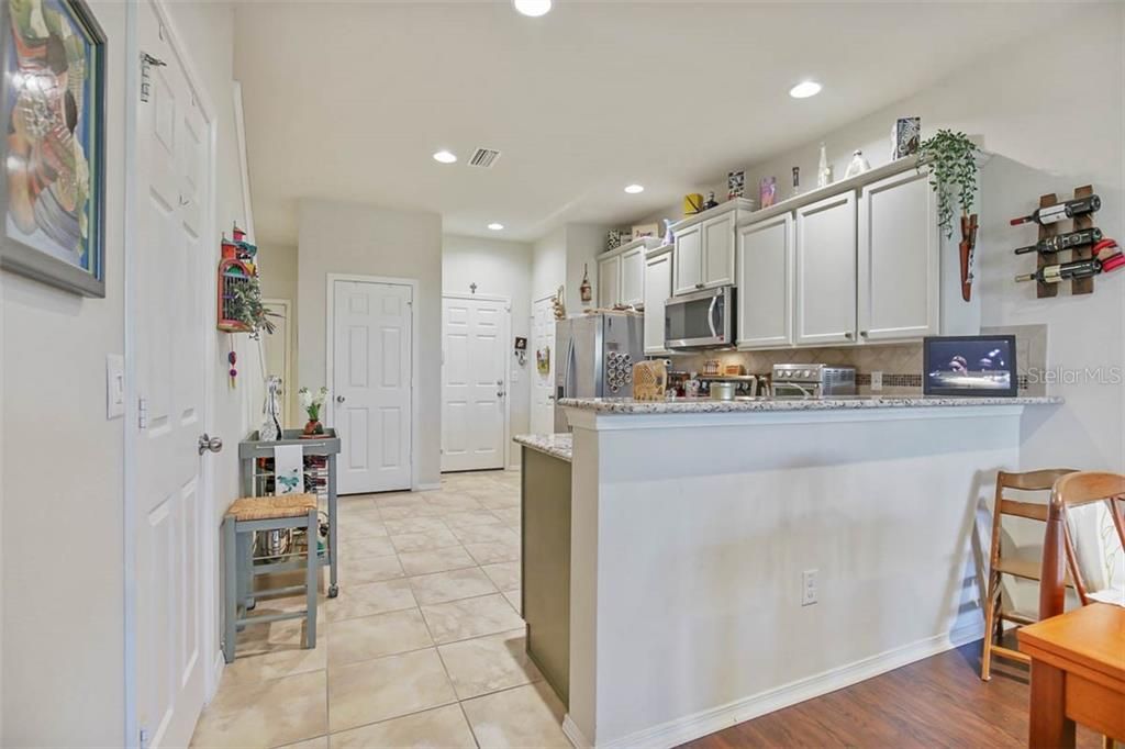 Recently Sold: $195,000 (2 beds, 2 baths, 1496 Square Feet)