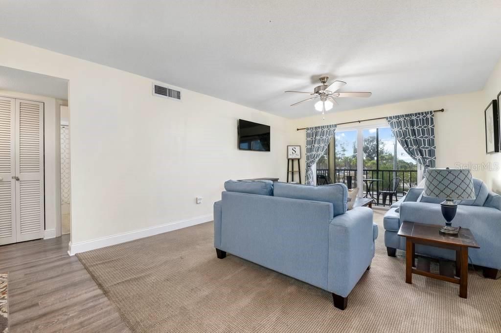 Recently Sold: $499,000 (2 beds, 2 baths, 940 Square Feet)