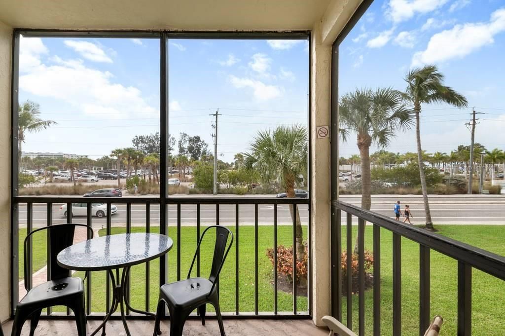 Recently Sold: $499,000 (2 beds, 2 baths, 940 Square Feet)