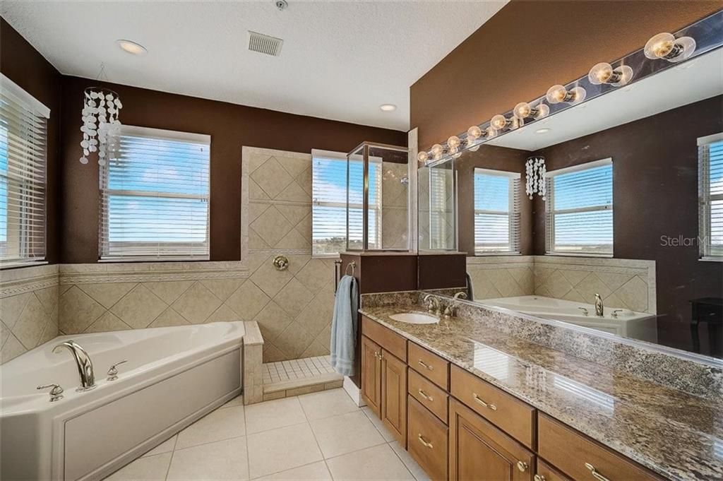 最近售出: $439,000 (4 贝兹, 4 浴室, 2848 平方英尺)