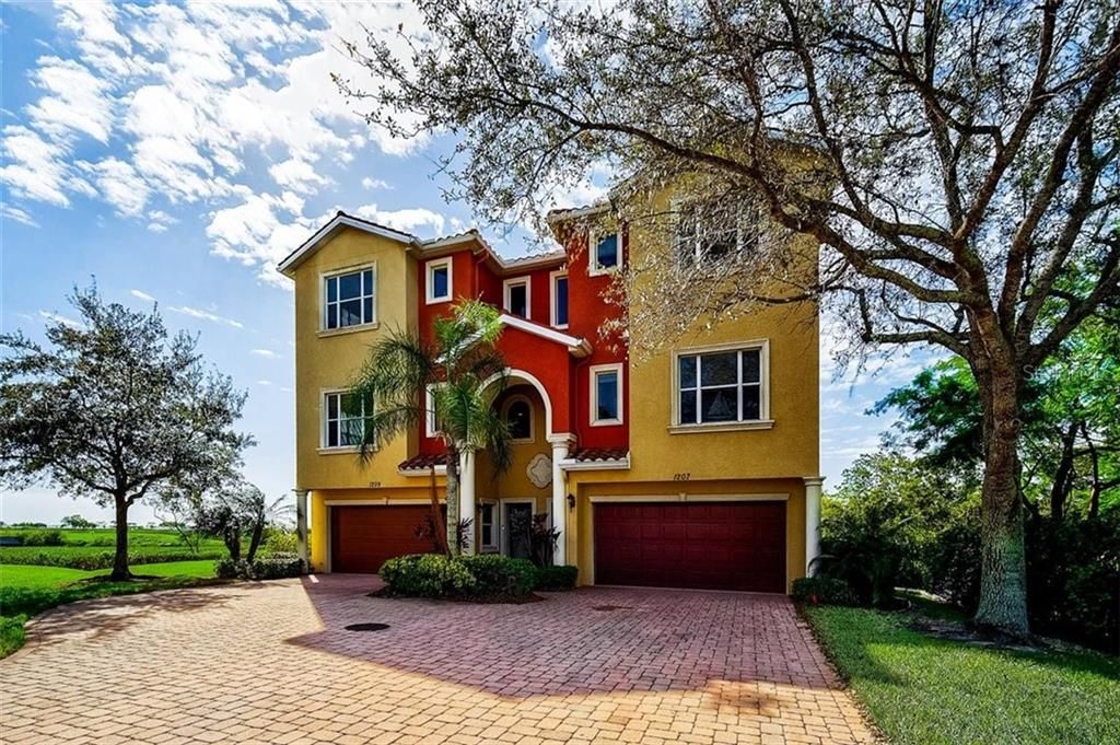 Recently Sold: $439,000 (4 beds, 4 baths, 2848 Square Feet)