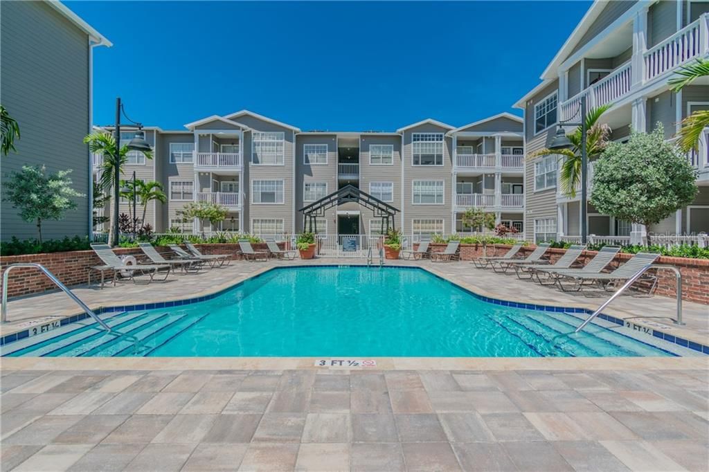 Recently Sold: $260,000 (1 beds, 1 baths, 604 Square Feet)