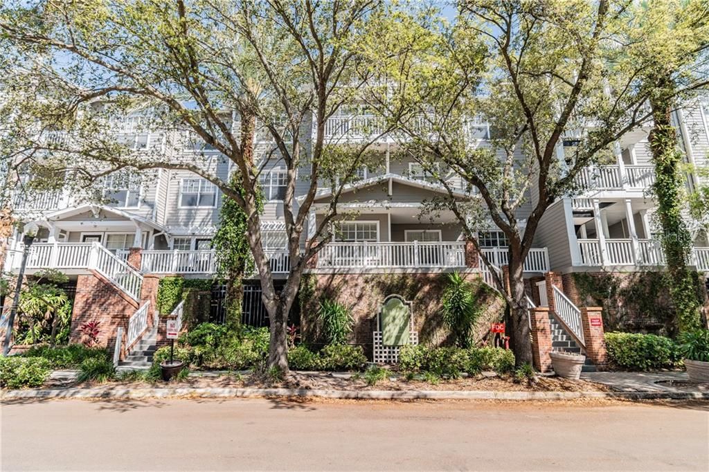 Recently Sold: $260,000 (1 beds, 1 baths, 604 Square Feet)