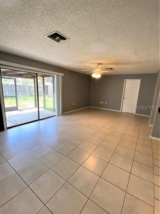 Recently Rented: $925 (3 beds, 1 baths, 1296 Square Feet)