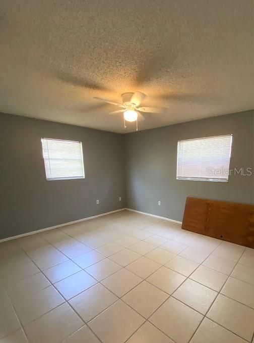 Recently Rented: $925 (3 beds, 1 baths, 1296 Square Feet)