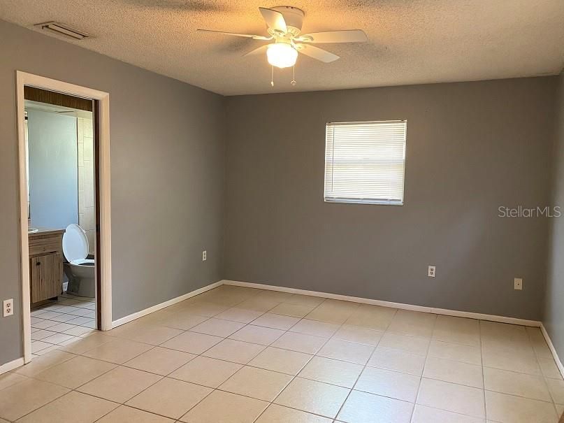 Recently Rented: $925 (3 beds, 1 baths, 1296 Square Feet)