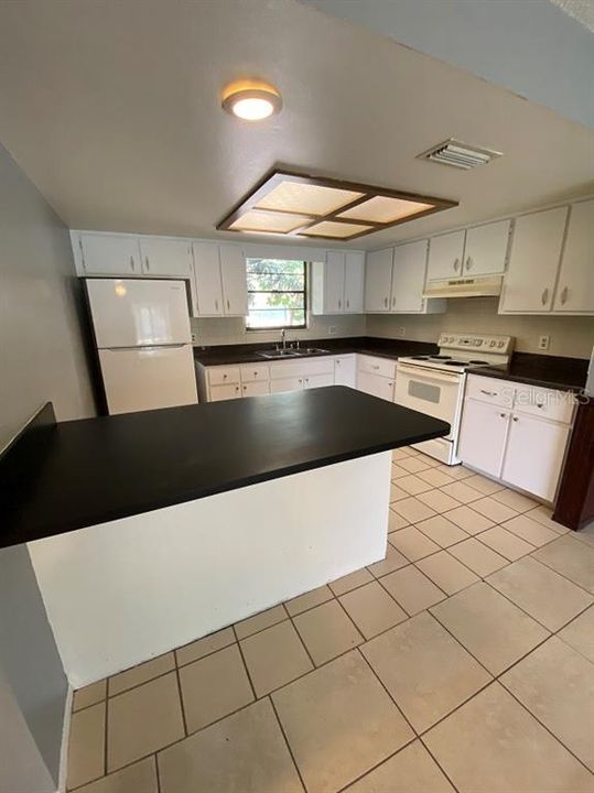 Recently Rented: $925 (3 beds, 1 baths, 1296 Square Feet)