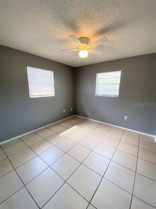 Recently Rented: $925 (3 beds, 1 baths, 1296 Square Feet)