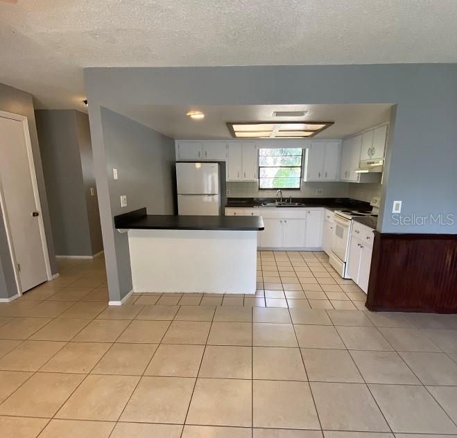 Recently Rented: $925 (3 beds, 1 baths, 1296 Square Feet)