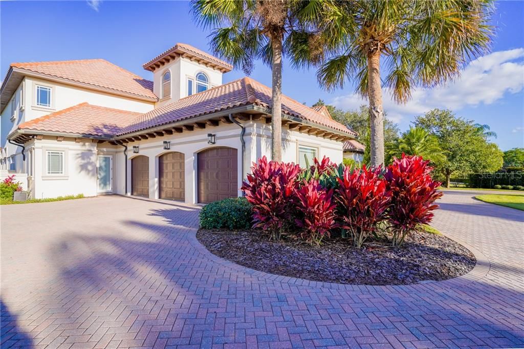 Recently Sold: $2,150,000 (8 beds, 5 baths, 8222 Square Feet)