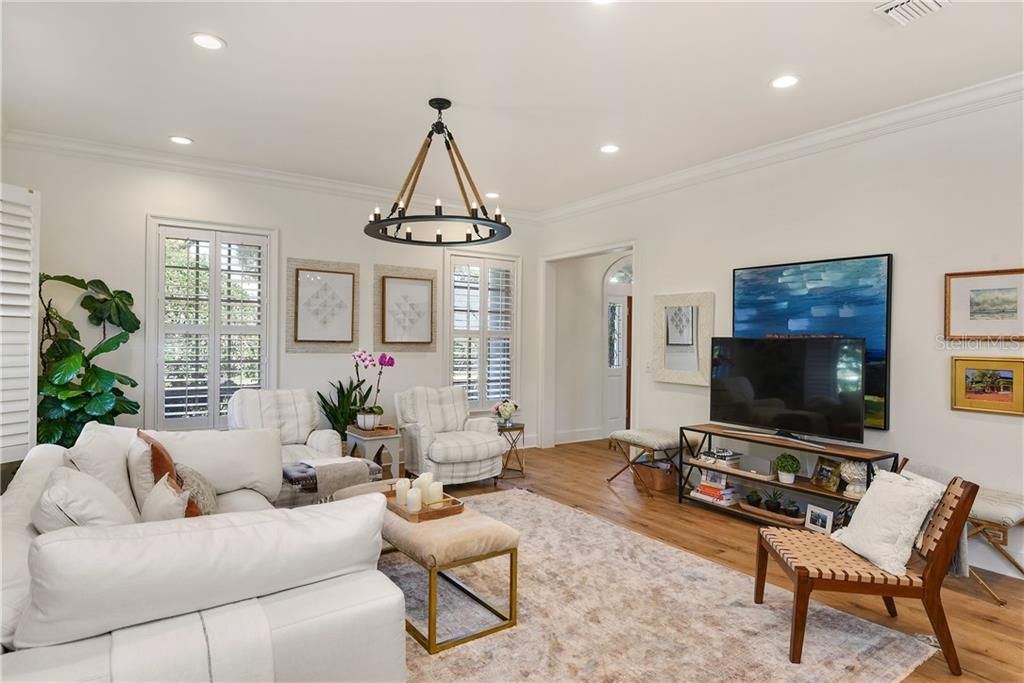 Recently Sold: $1,600,000 (5 beds, 4 baths, 4122 Square Feet)