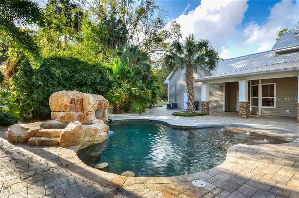 Recently Sold: $1,299,000 (5 beds, 4 baths, 3340 Square Feet)