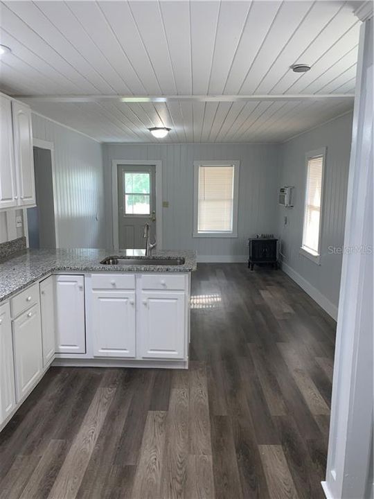 Recently Rented: $900 (3 beds, 1 baths, 850 Square Feet)