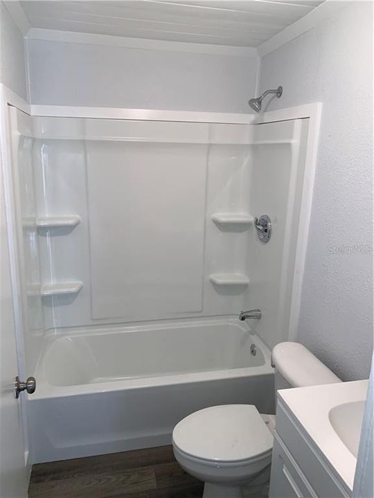 最近租的: $900 (3 贝兹, 1 浴室, 850 平方英尺)