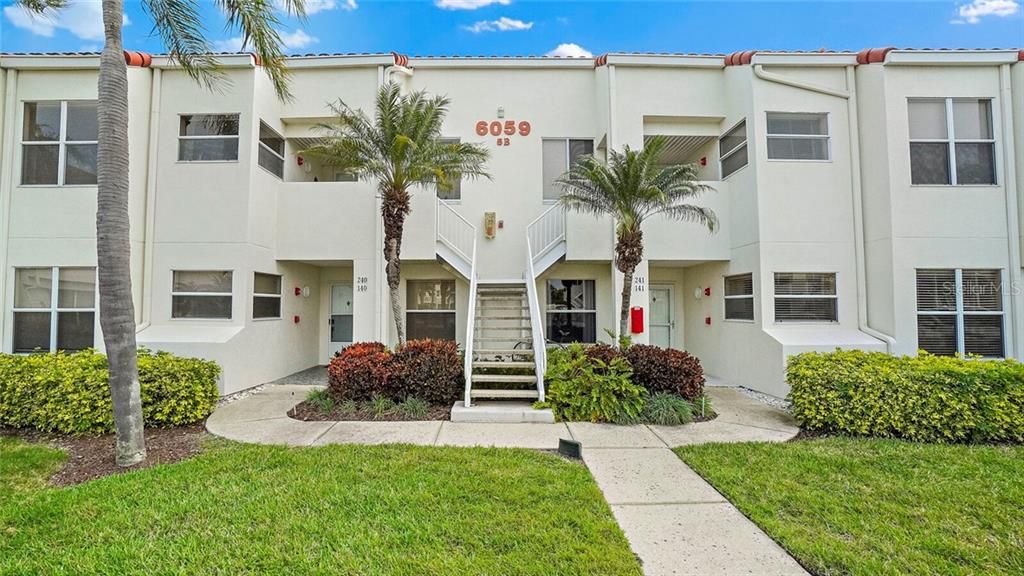 Recently Sold: $349,000 (2 beds, 2 baths, 1070 Square Feet)