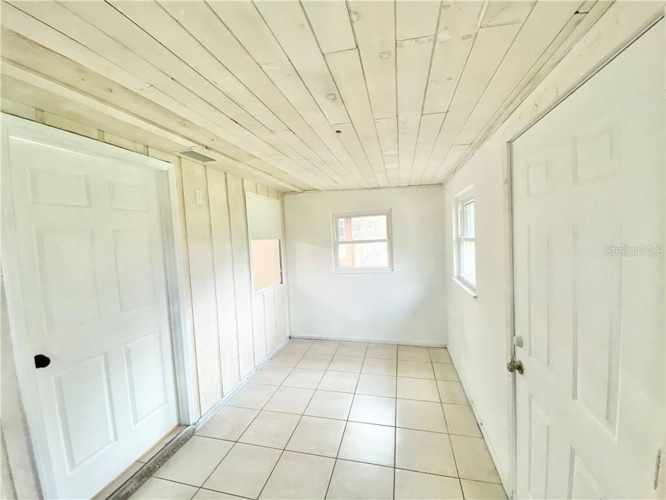 Vendido Recientemente: $149,900 (2 camas, 2 baños, 1064 Pies cuadrados)