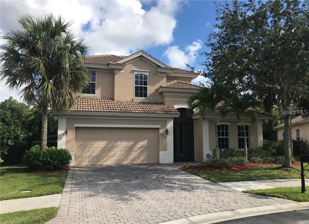 Recently Sold: $611,000 (5 beds, 2 baths, 2549 Square Feet)