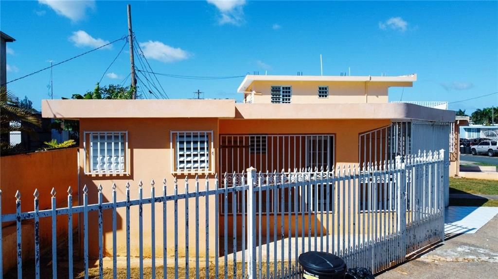 Vendido Recientemente: $225,000 (8 camas, 5 baños, 3056 Pies cuadrados)